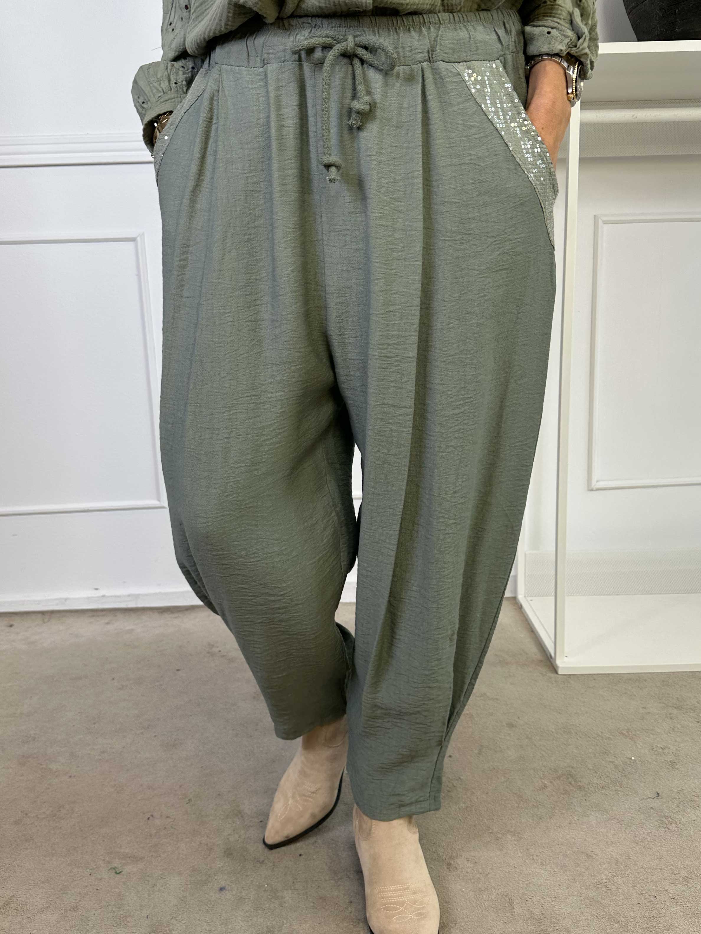 Ines - Løse bukser i viskose med pailletter på lommerne